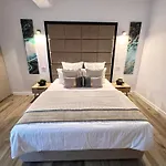 Atmosphere By The Sea Apartahotel