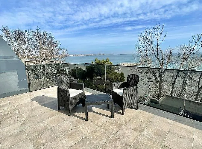 מלון דירות Atmosphere By The Sea